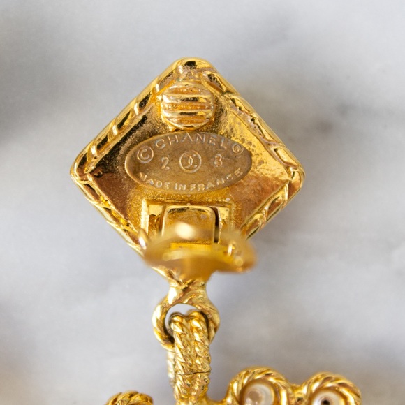 Chanel Vintage S/S 1992 Gold-Plated CC Logo Pearl Collection 28 Clip Earrings - Picture 11 of 11